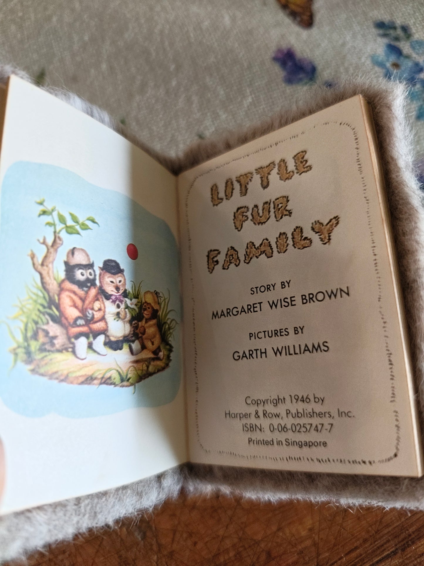 Little Fur Family, Margaret Wise Williams, 1984.