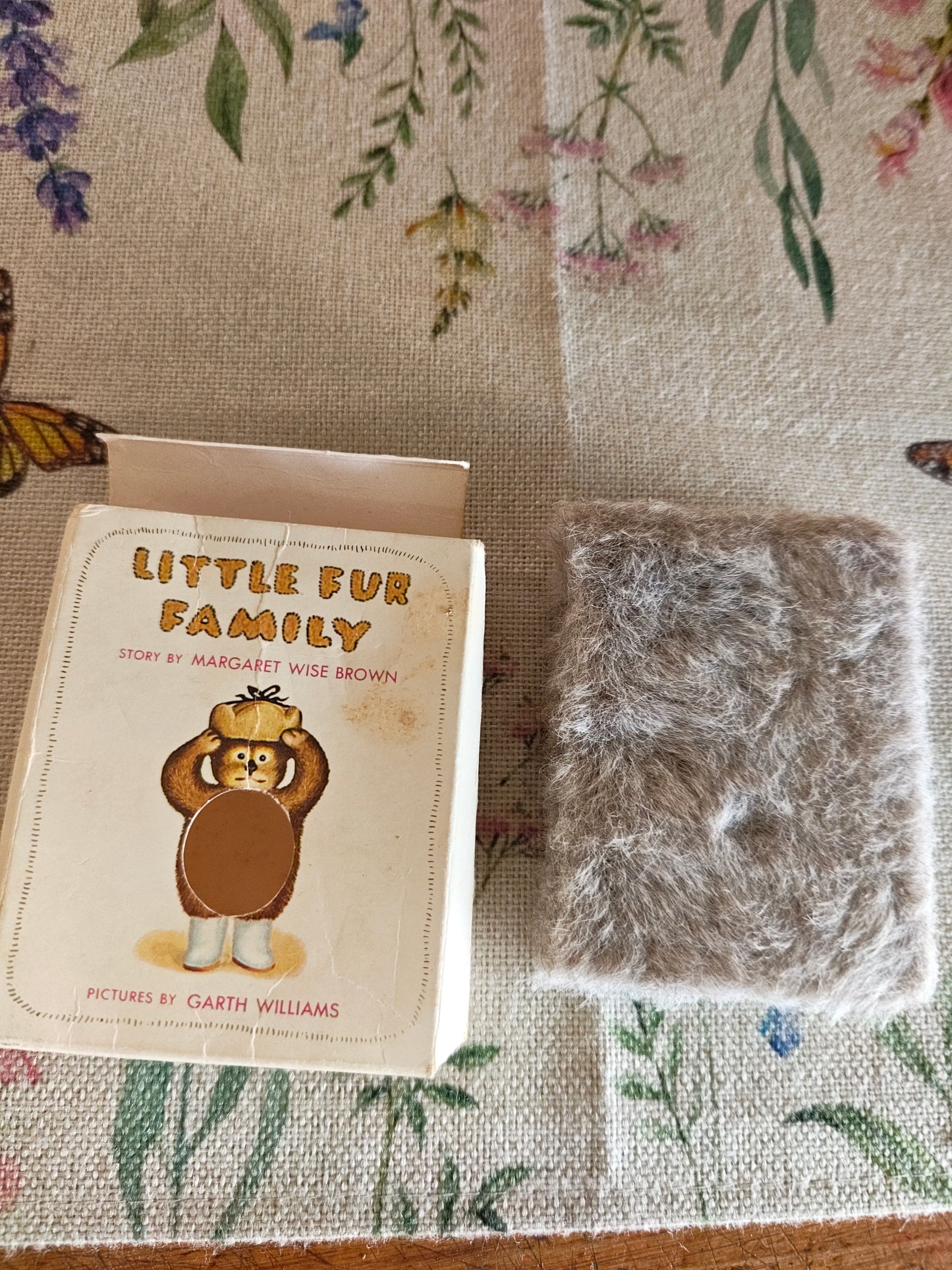 Little Fur Family, Margaret Wise Williams, 1984.
