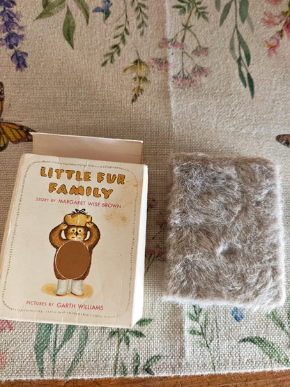 Little Fur Family, Margaret Wise Williams, 1984.